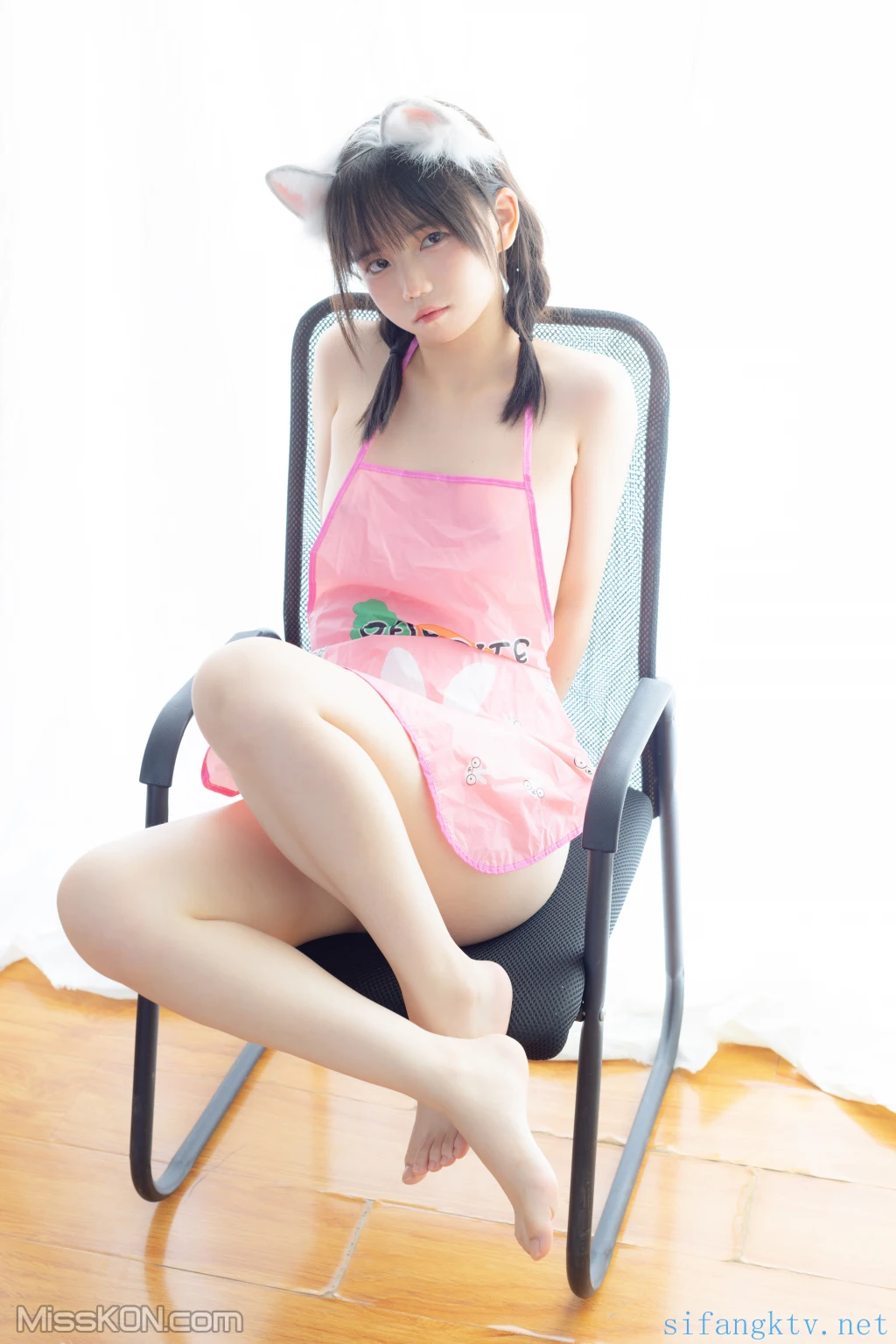 少女秩序 – 小鱼 – 粉色肚兜