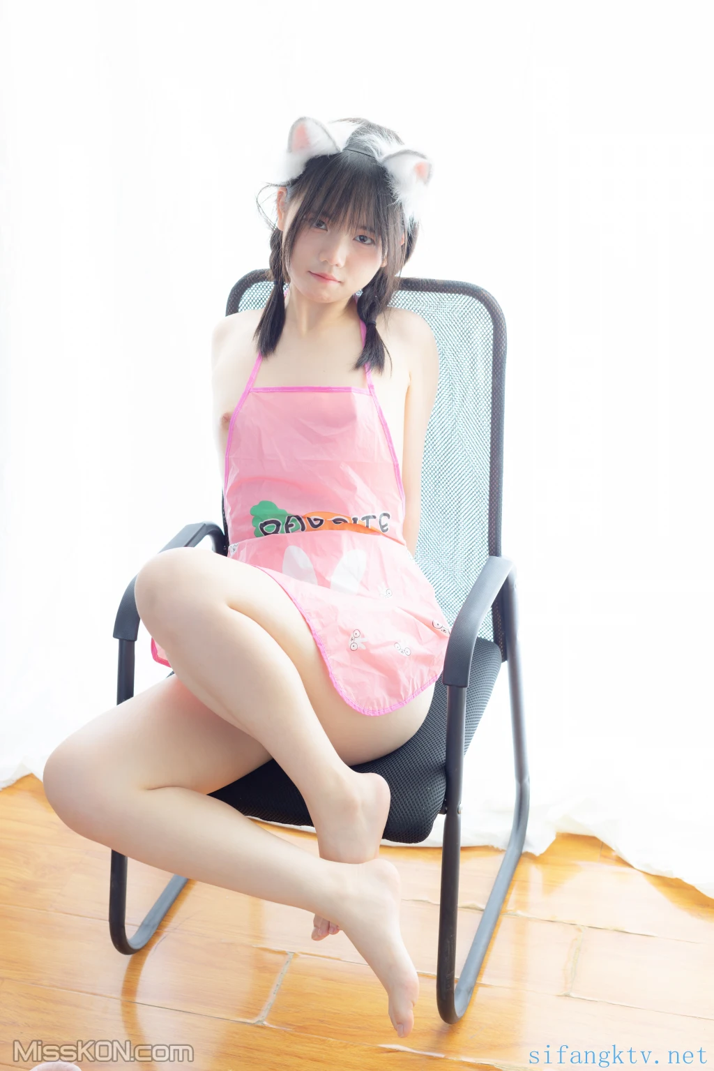 少女秩序 – 小鱼 – 粉色肚兜