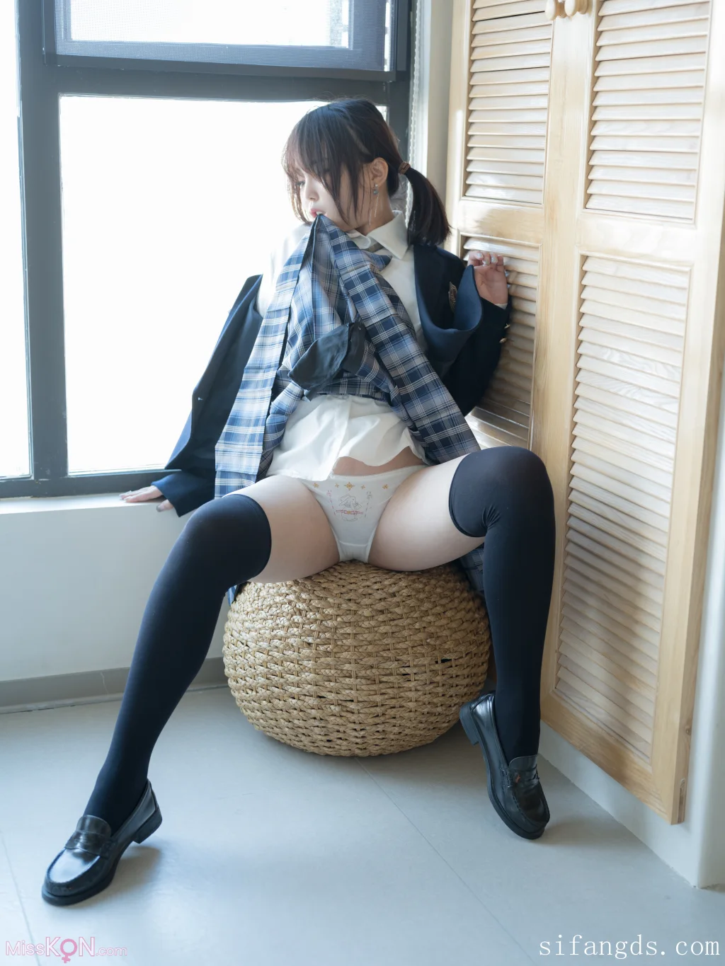 [森萝财团写真] 小安 R18 内部定制 JK制服浴缸