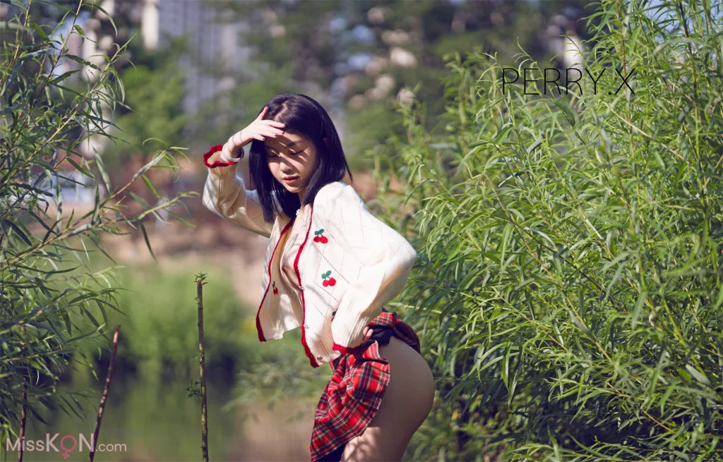 橘猫juju_ 顶级小美女 黑色蕾丝下的神秘诱惑