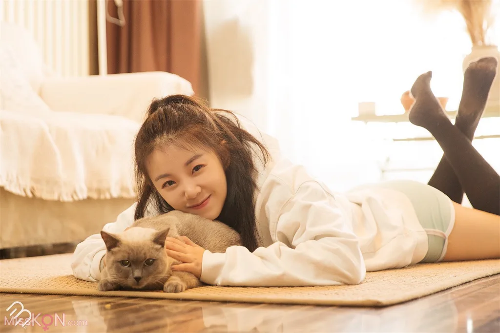 橘猫juju_ 顶级小美女 黑色蕾丝下的神秘诱惑