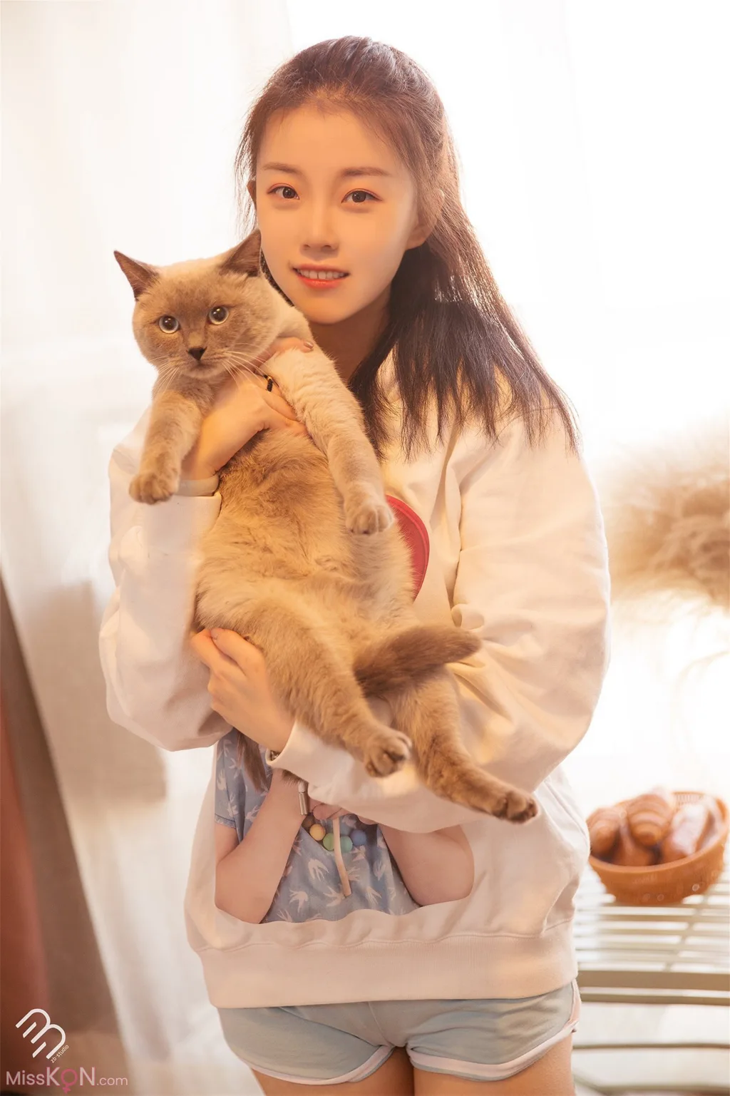 橘猫juju_ 顶级小美女 黑色蕾丝下的神秘诱惑