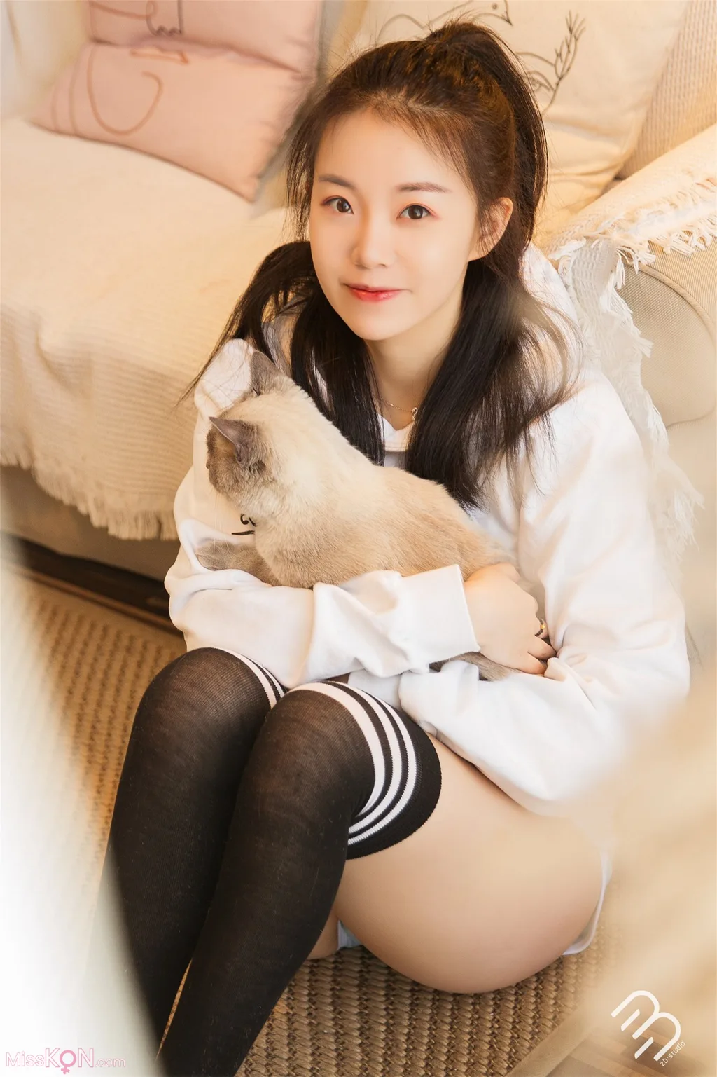 橘猫juju_ 顶级小美女 黑色蕾丝下的神秘诱惑