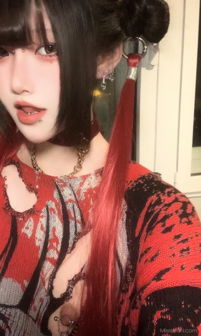 Coser@不得惹 (iuueas)_ 反差少女露出 小小年纪就这么放荡