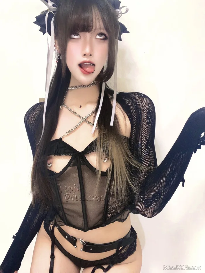 Coser@不得惹 (iuueas)_ 反差少女露出 小小年纪就这么放荡