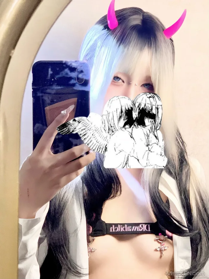 Coser@不得惹 (iuueas)_ 反差少女露出 小小年纪就这么放荡