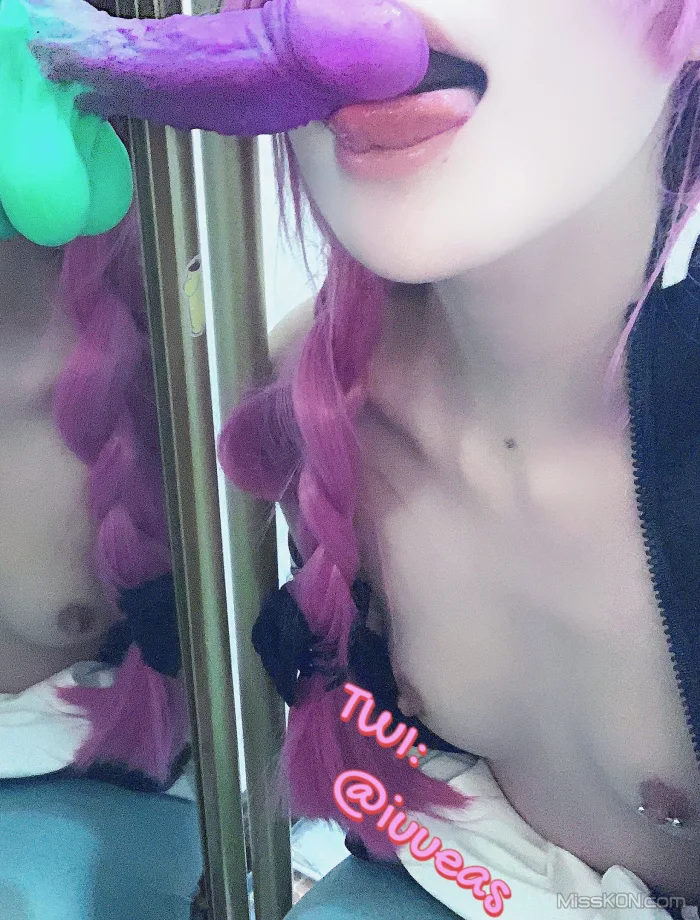 Coser@不得惹 (iuueas)_ 反差少女露出 小小年纪就这么放荡