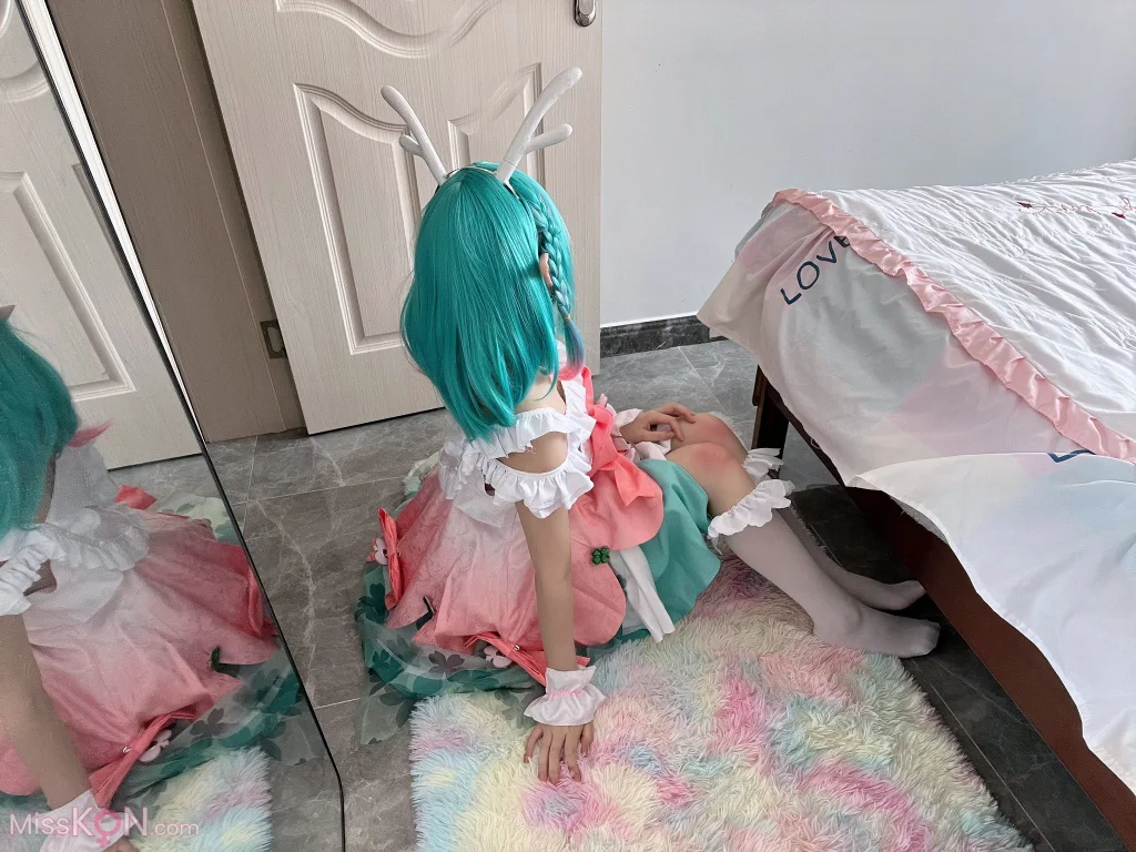 Coser@兔三岁(ss8888t)_ 高颜小仙女 被怪叔叔骗到酒店无套中出