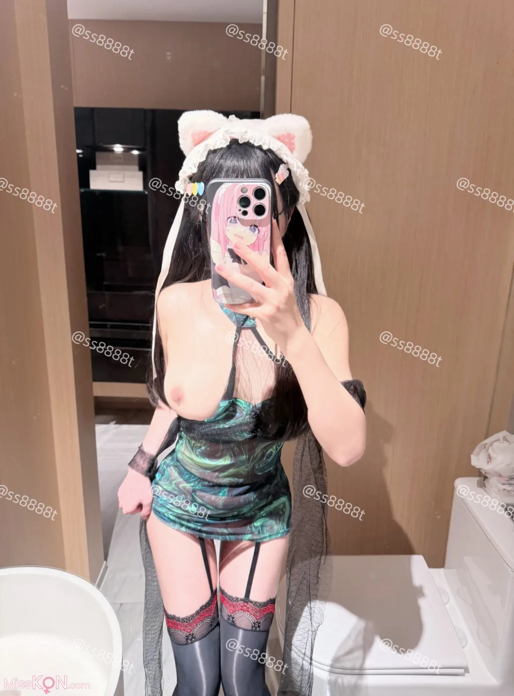 Coser@兔三岁(ss8888t)_ 高颜小仙女 被怪叔叔骗到酒店无套中出