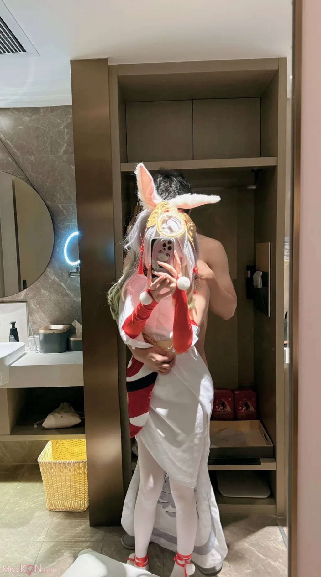 Coser@兔三岁(ss8888t)_ 高颜小仙女 被怪叔叔骗到酒店无套中出