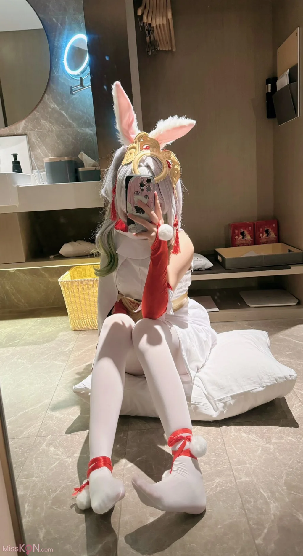 Coser@兔三岁(ss8888t)_ 高颜小仙女 被怪叔叔骗到酒店无套中出