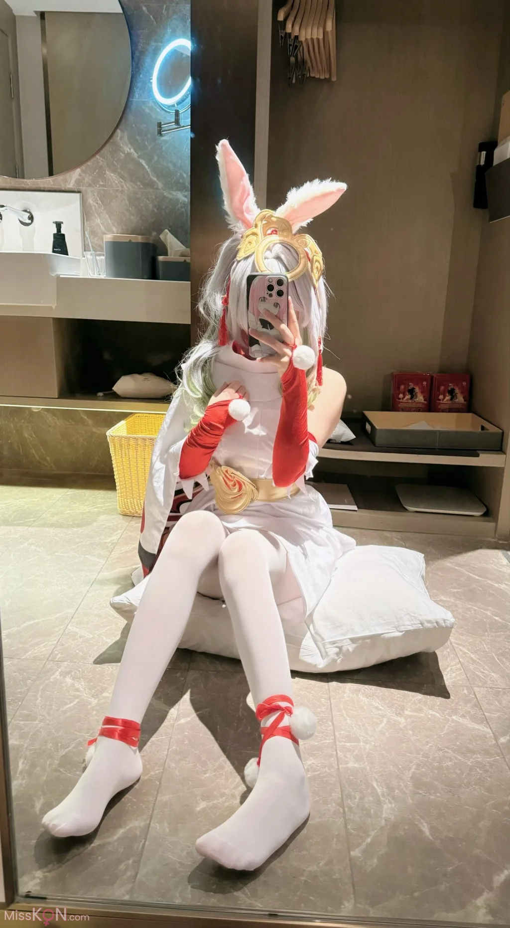 Coser@兔三岁(ss8888t)_ 高颜小仙女 被怪叔叔骗到酒店无套中出