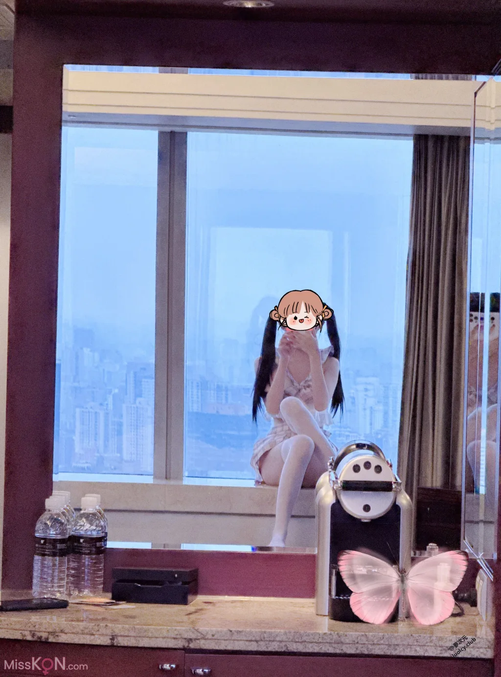 Coser@小白奶兔&点心兔_ 黑白丝女仆