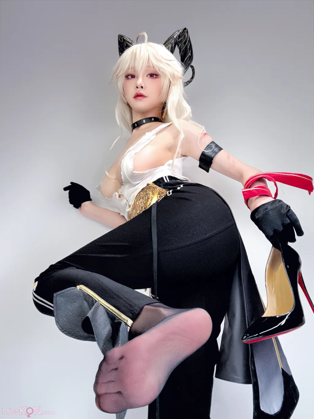 Coser@水淼Aqua_ 贊妮爆衣自拍