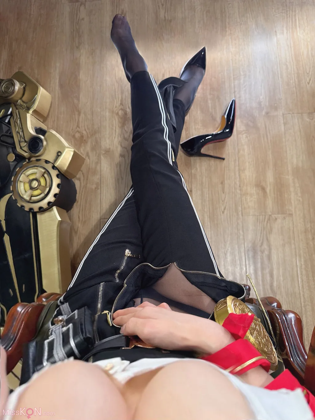 Coser@水淼Aqua_ 贊妮爆衣自拍