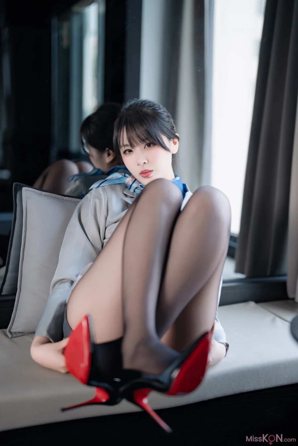 Coser@轩萧学姐_ 空姐室内黑丝
