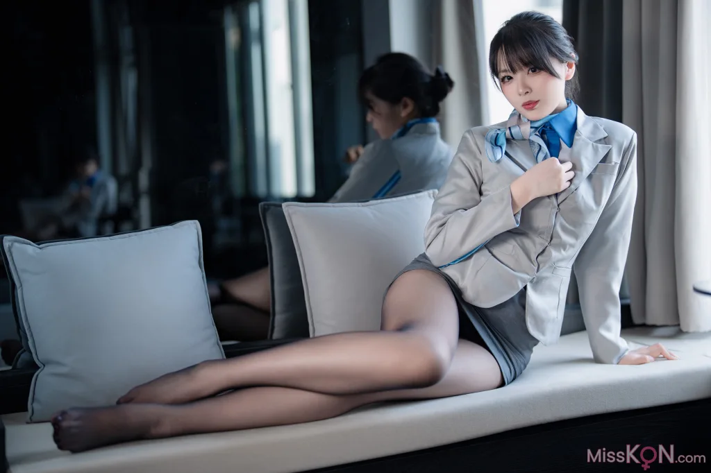Coser@轩萧学姐_ 空姐室内黑丝