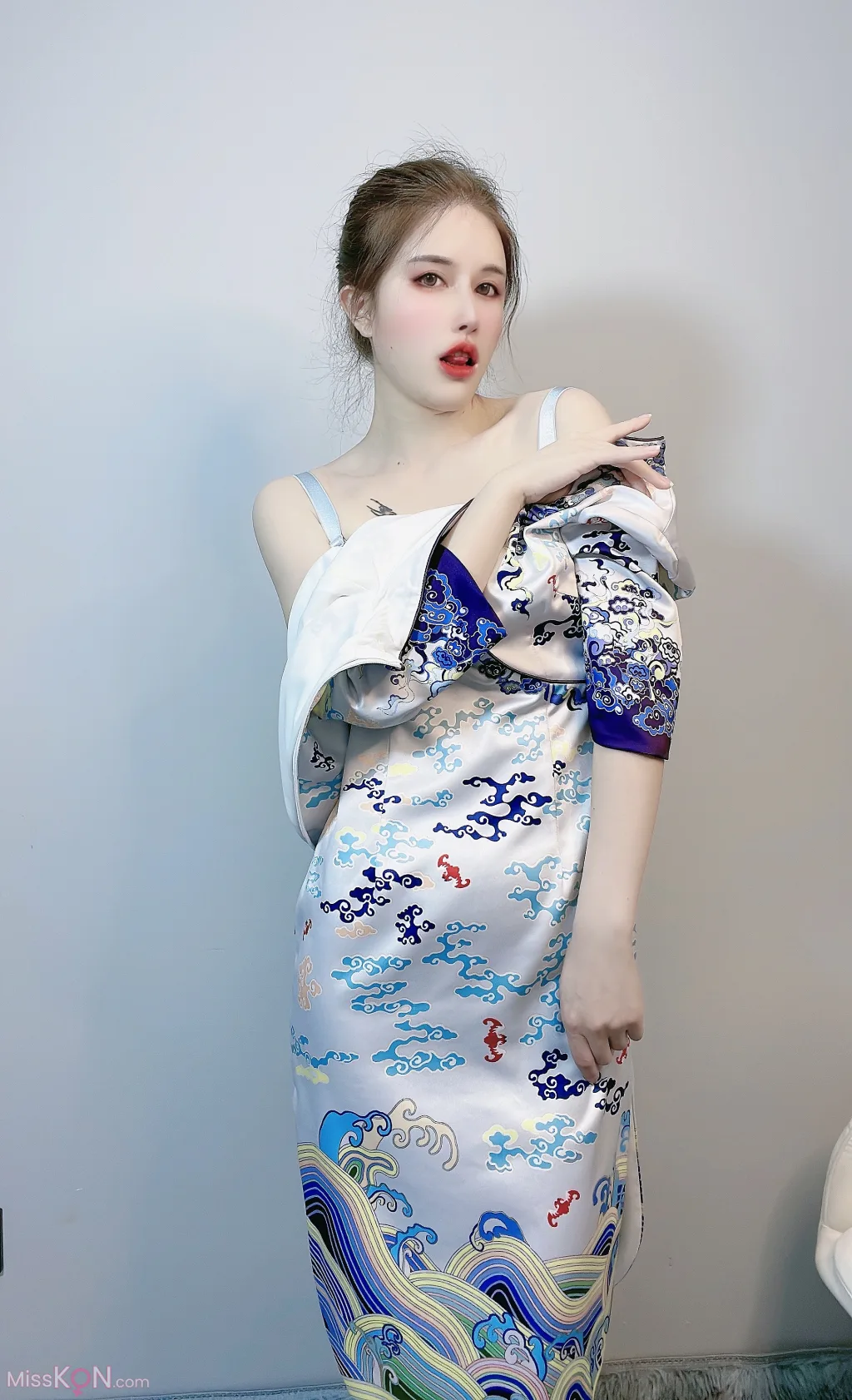 Coser@鹿八岁_ 预售期间附送自拍图