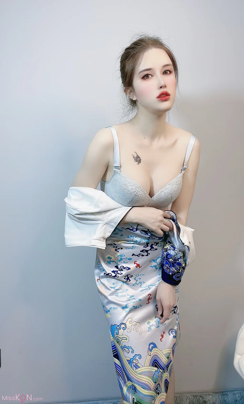 Coser@鹿八岁_ 预售期间附送自拍图
