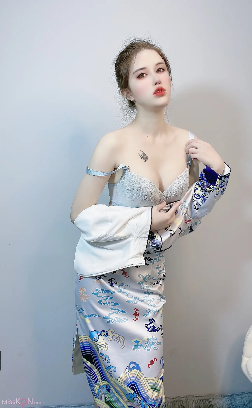 Coser@鹿八岁_ 预售期间附送自拍图