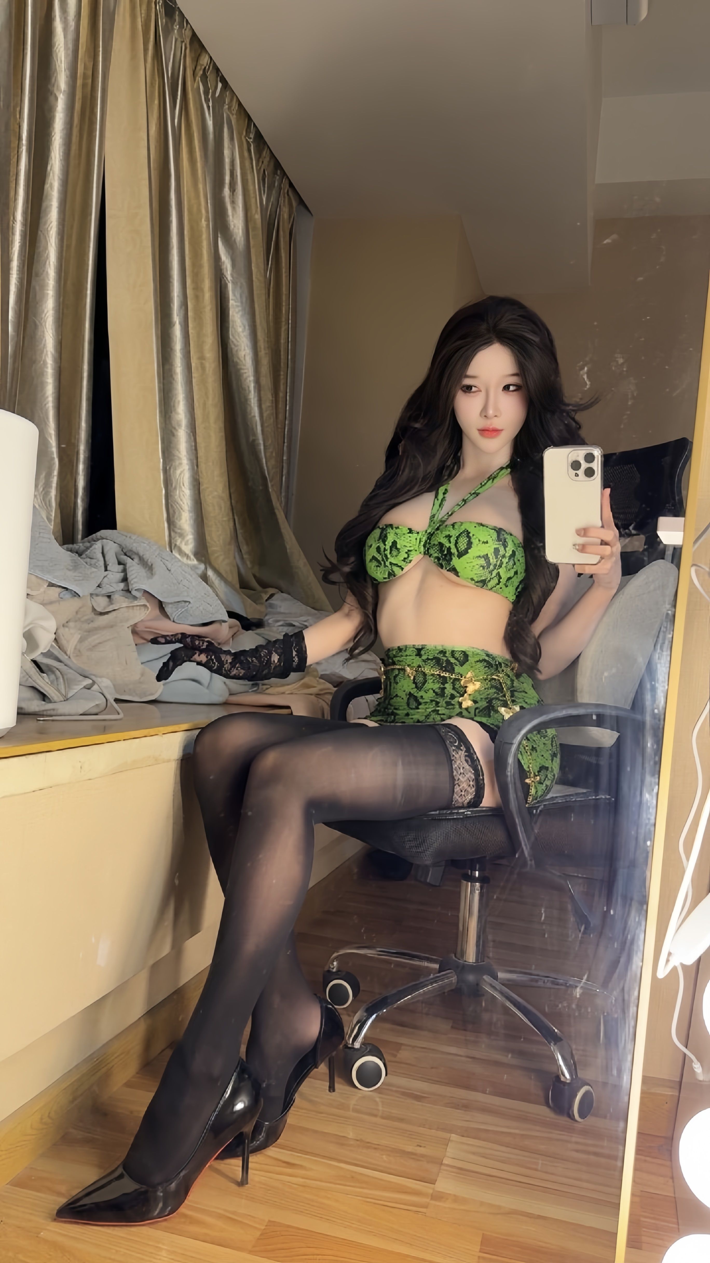 [Cosplay] 无欲无求的推土君 - 青色蛇纹