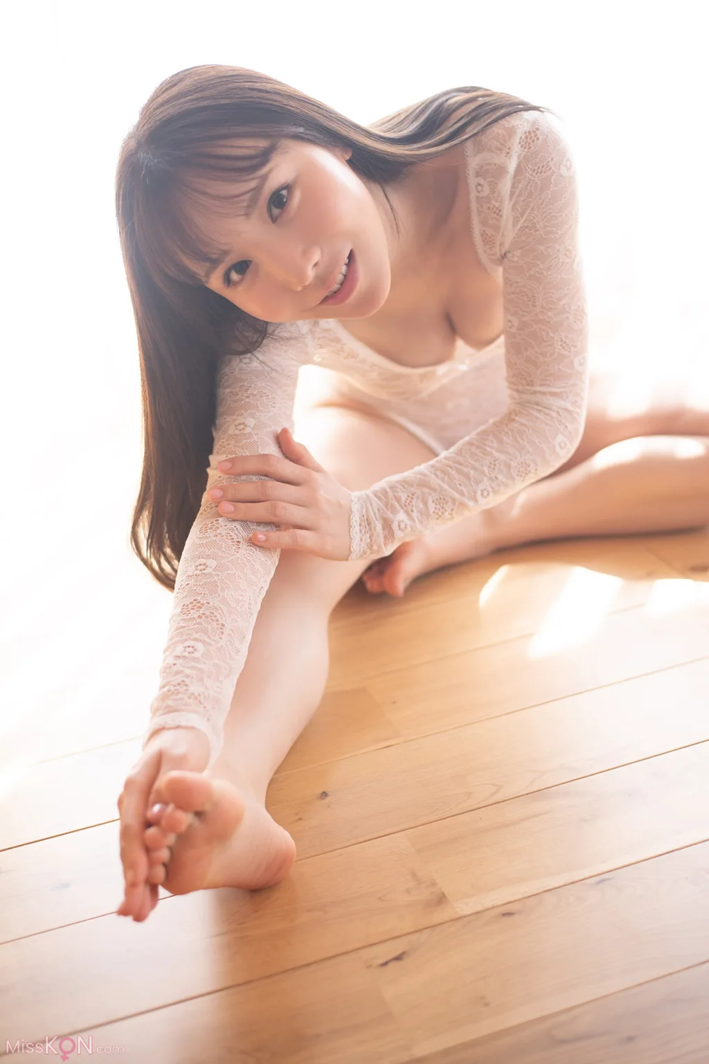 Ao Ebisaki (海老咲あお)_ FLASHデジタル写真集R 和を脱ぎ捨てて