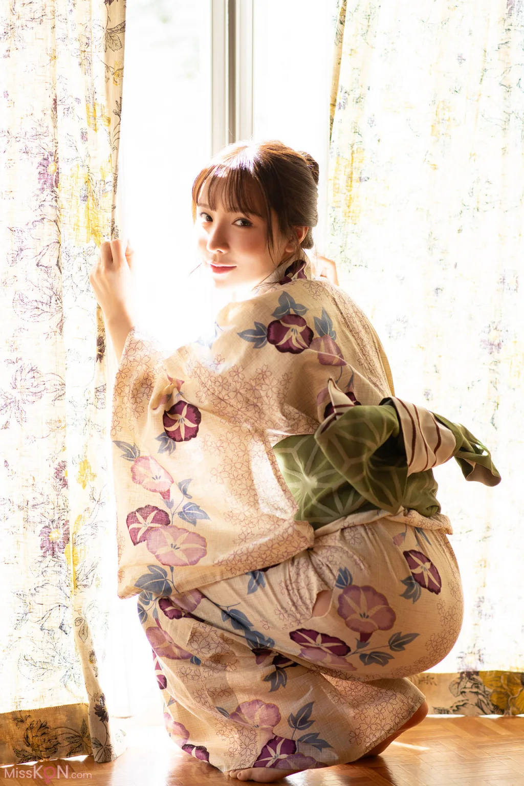 Ao Ebisaki (海老咲あお)_ FLASHデジタル写真集R 和を脱ぎ捨てて