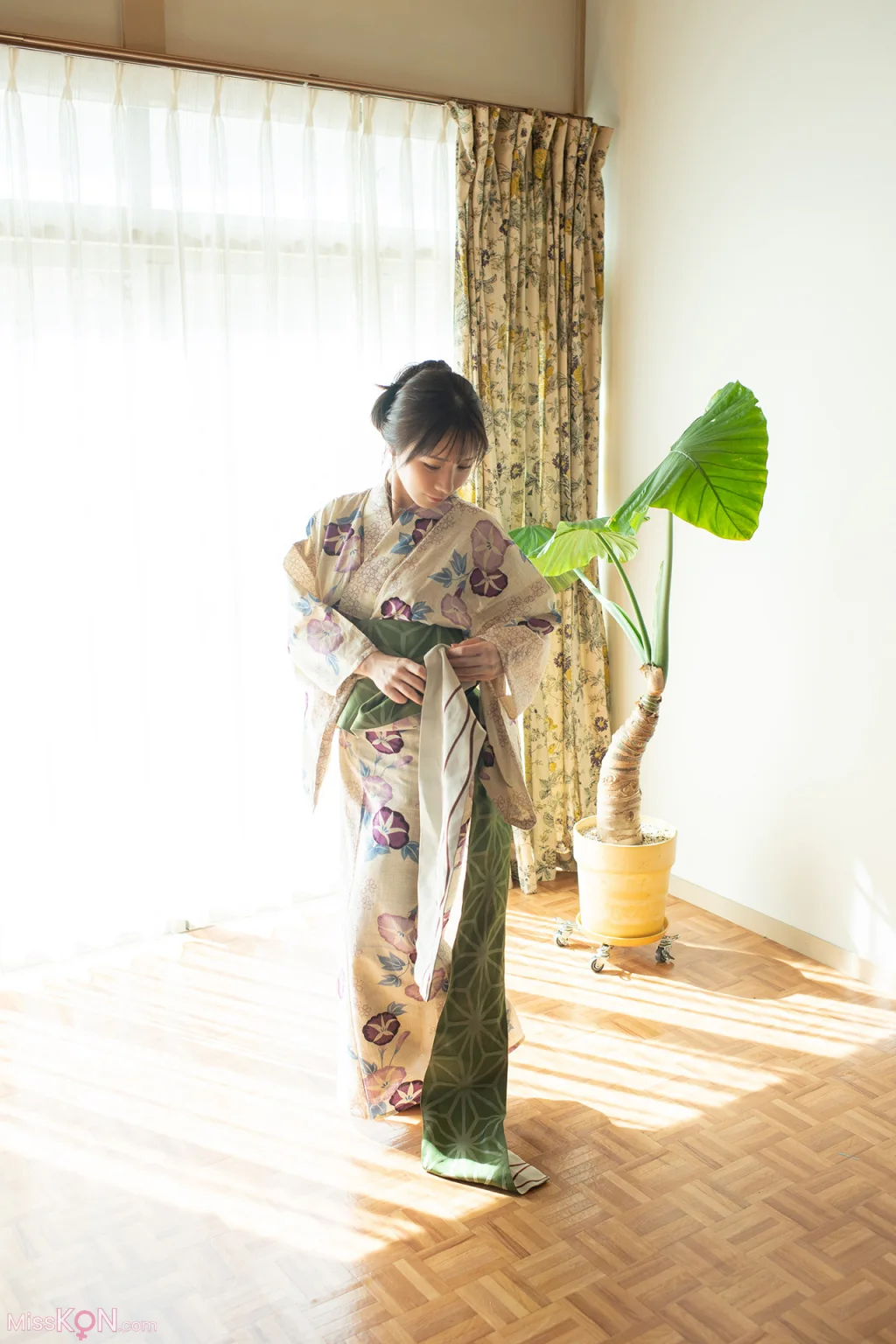 Ao Ebisaki (海老咲あお)_ FLASHデジタル写真集R 和を脱ぎ捨てて