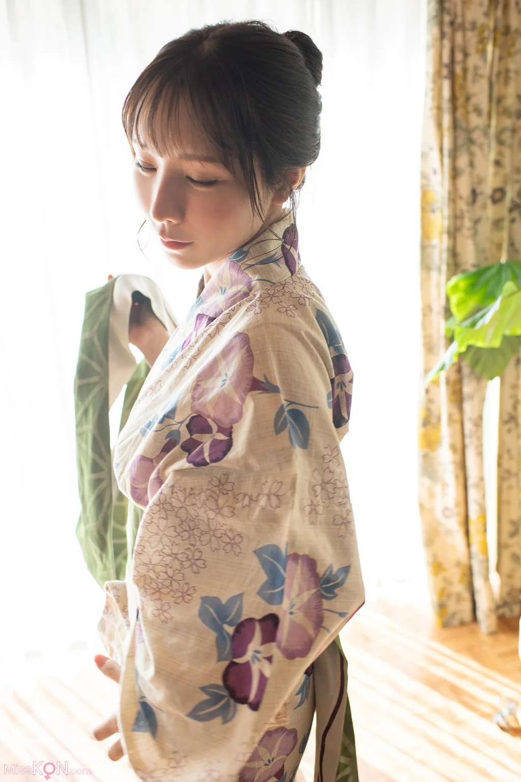 Ao Ebisaki (海老咲あお)_ FLASHデジタル写真集R 和を脱ぎ捨てて