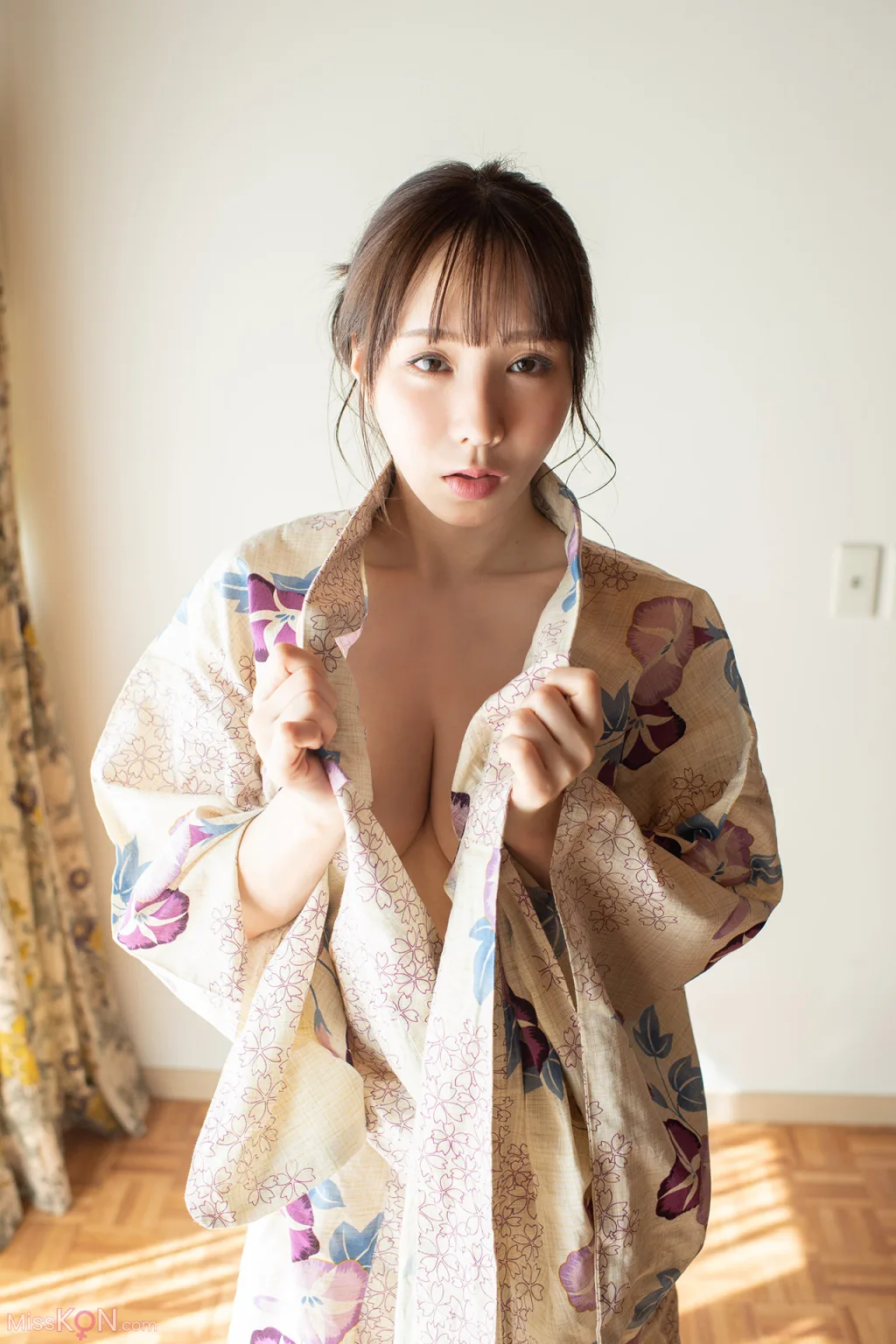 Ao Ebisaki (海老咲あお)_ FLASHデジタル写真集R 和を脱ぎ捨てて