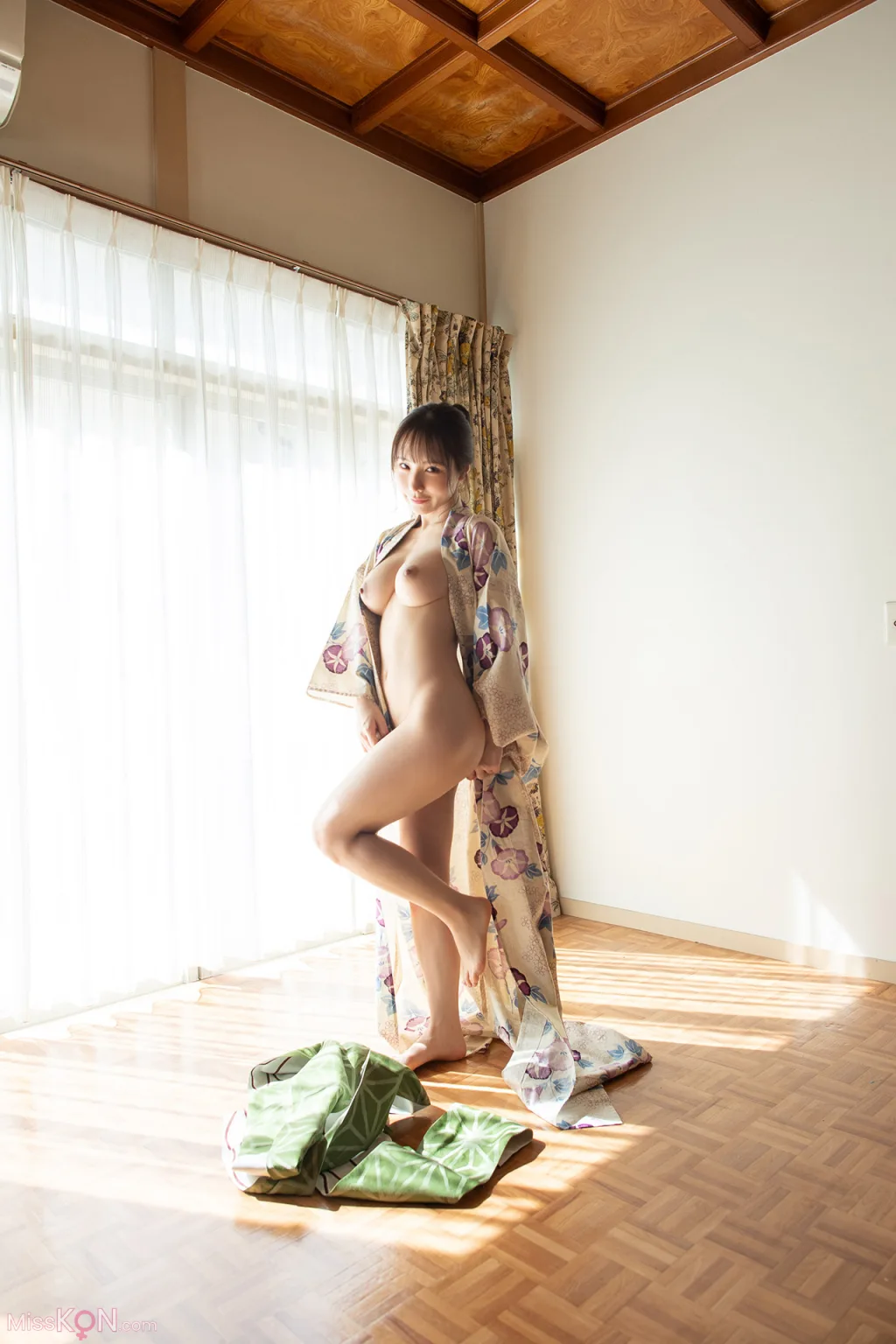 Ao Ebisaki (海老咲あお)_ FLASHデジタル写真集R 和を脱ぎ捨てて