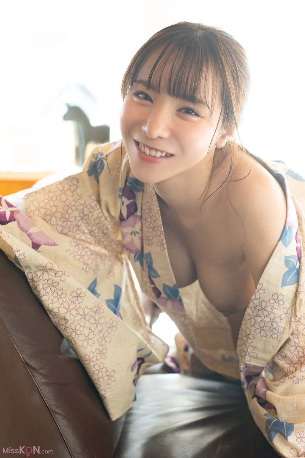 Ao Ebisaki (海老咲あお)_ FLASHデジタル写真集R 和を脱ぎ捨てて