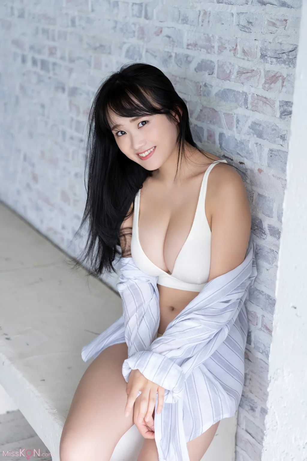 Riho Okumura (奥村梨穂)_ FRIDAY デジタル写真集 奇跡の神乳 Vol.1