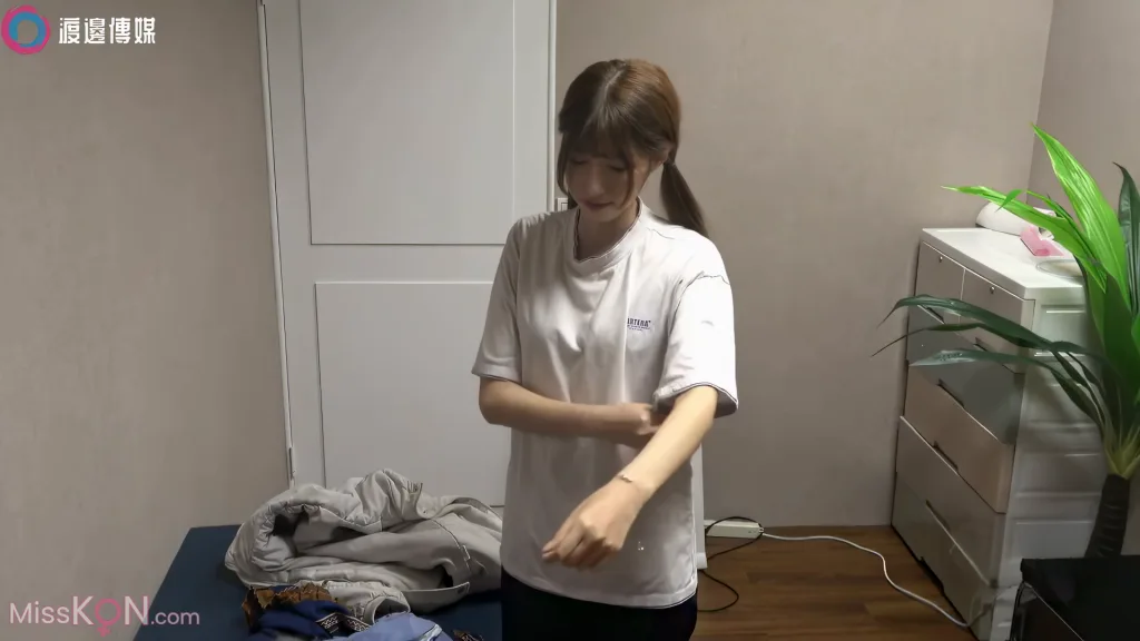 Saki_纱季_ 渡边传媒之寫真偶像saki偷拍外流！惡德攝影師拍攝途中強制威脅推倒影像