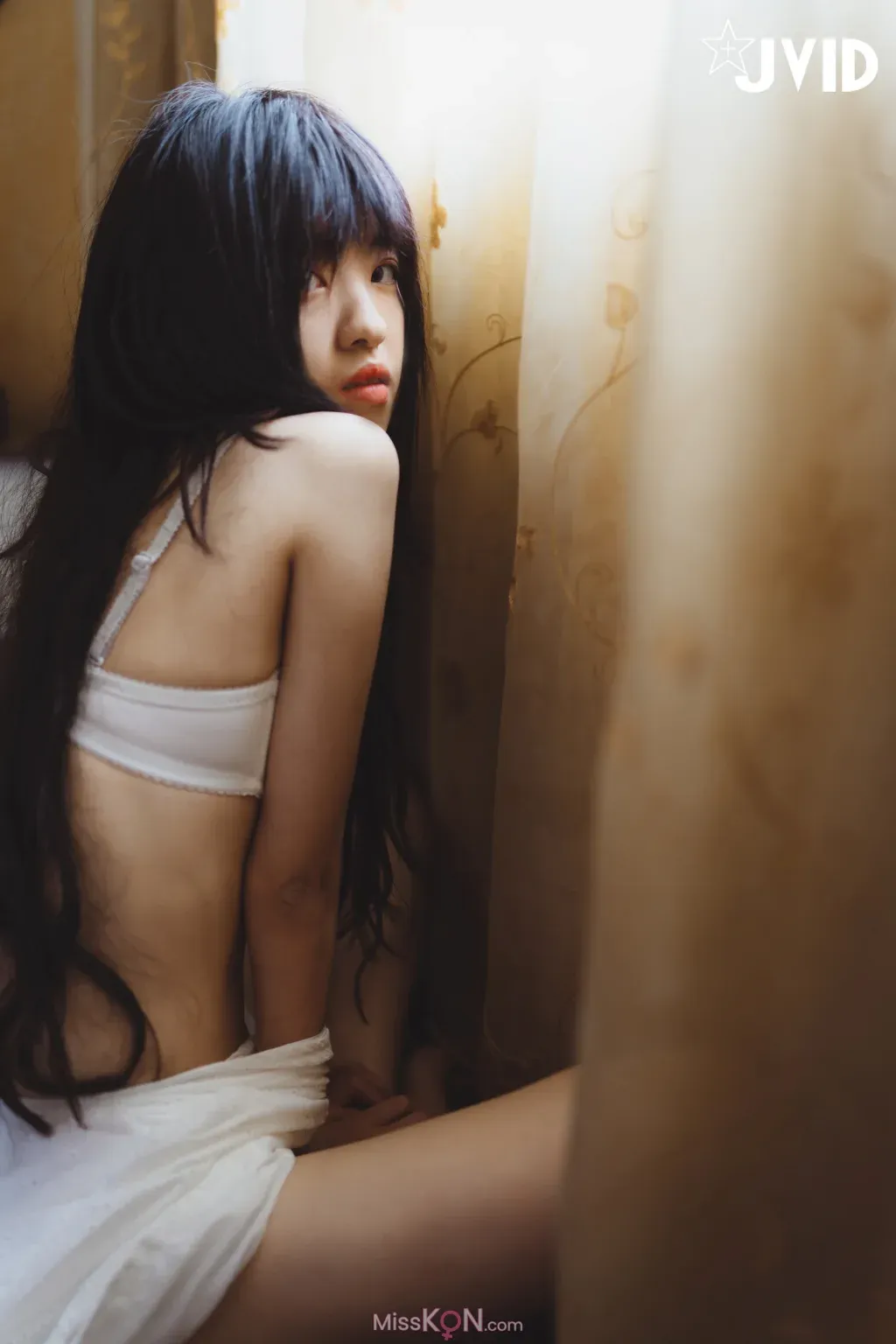 [JVID] (全裸無碼)18歲女高中生 缺錢全奉獻!!陪大家過好年~!!