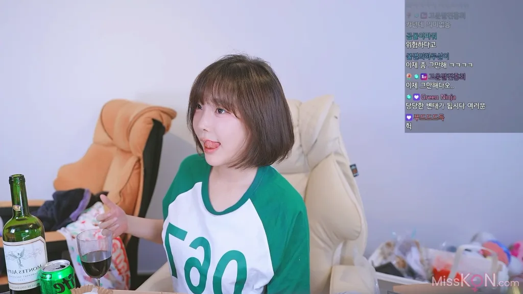 Kang In-kyung (강인경)_ Live Broadcast Room