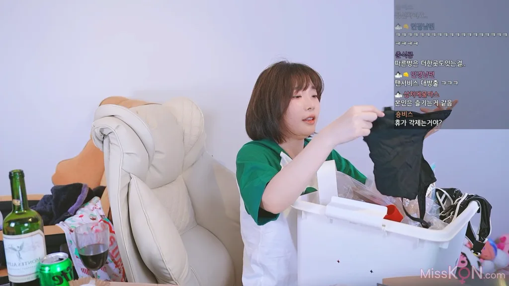 Kang In-kyung (강인경)_ Live Broadcast Room