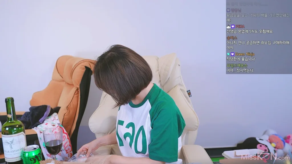 Kang In-kyung (강인경)_ Live Broadcast Room
