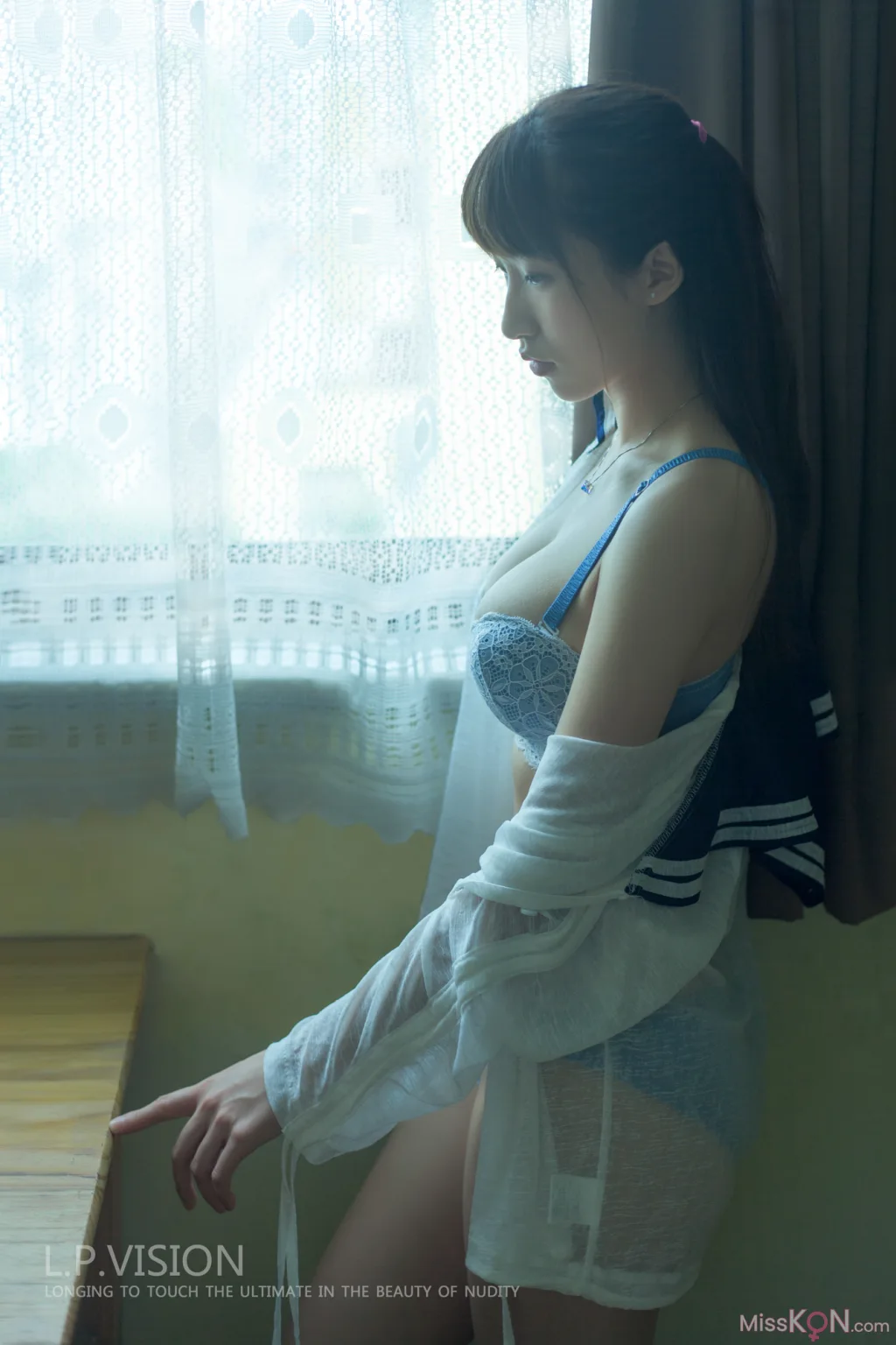 L.P.VISION Photography_ 窗前粉嫩的JK小姐姐