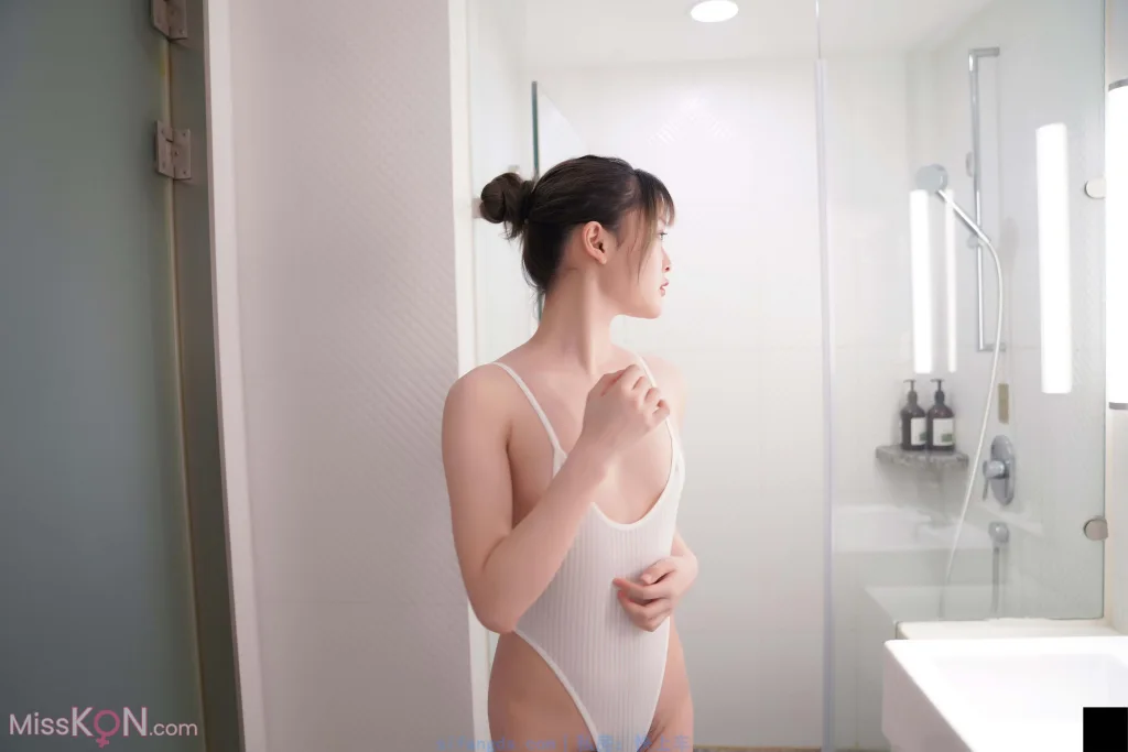 [Private Photoshoot] 欢欢_ 全尺度浴室私拍