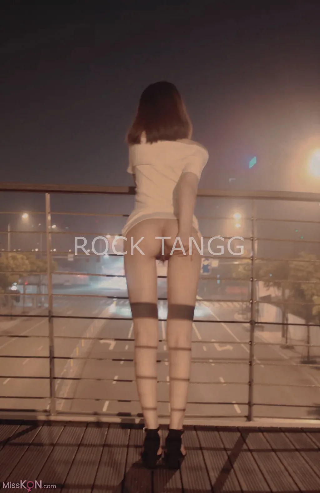 RockTangg_ X白虎福利姬 夜行露出 车厢调教