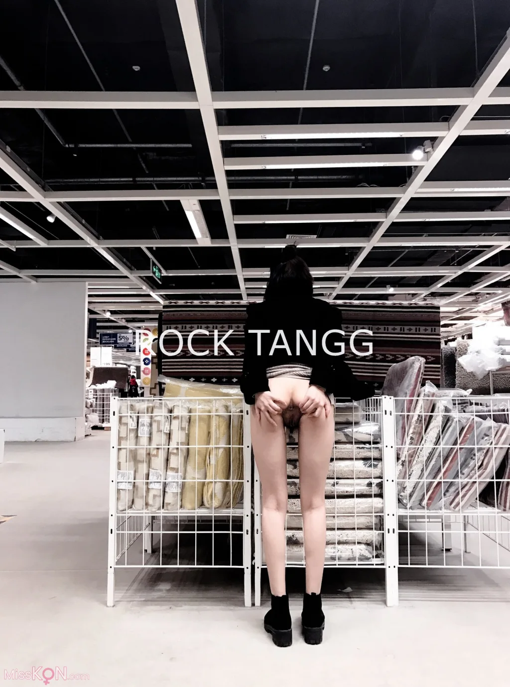 RockTangg_ X白虎福利姬 夜行露出 车厢调教