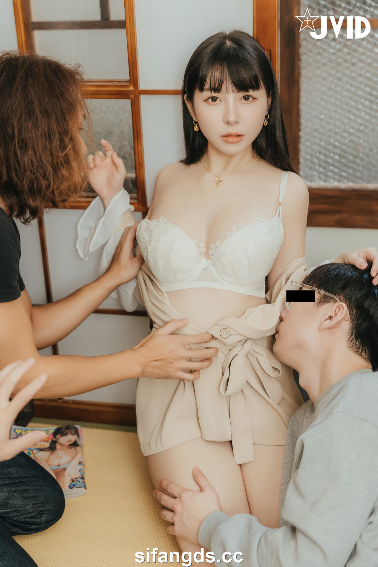 JVID 月台尼Tiny – 🔞女大生交友不慎被學長們酒後亂性😖原本要慶祝Tiny拿到獎學金💰現在身上都是獎學……精🥛🔞 Set.01