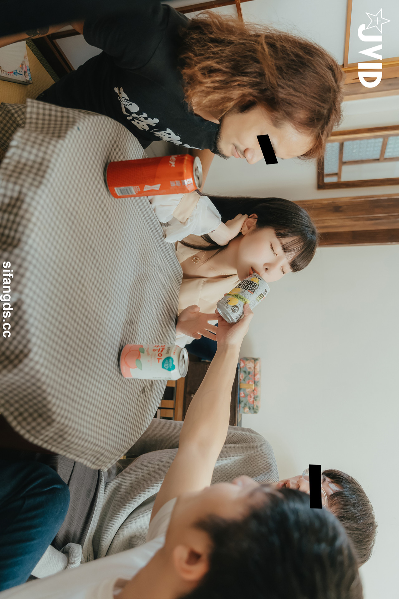 JVID 月台尼Tiny – 🔞女大生交友不慎被學長們酒後亂性😖原本要慶祝Tiny拿到獎學金💰現在身上都是獎學……精🥛🔞 Set.01