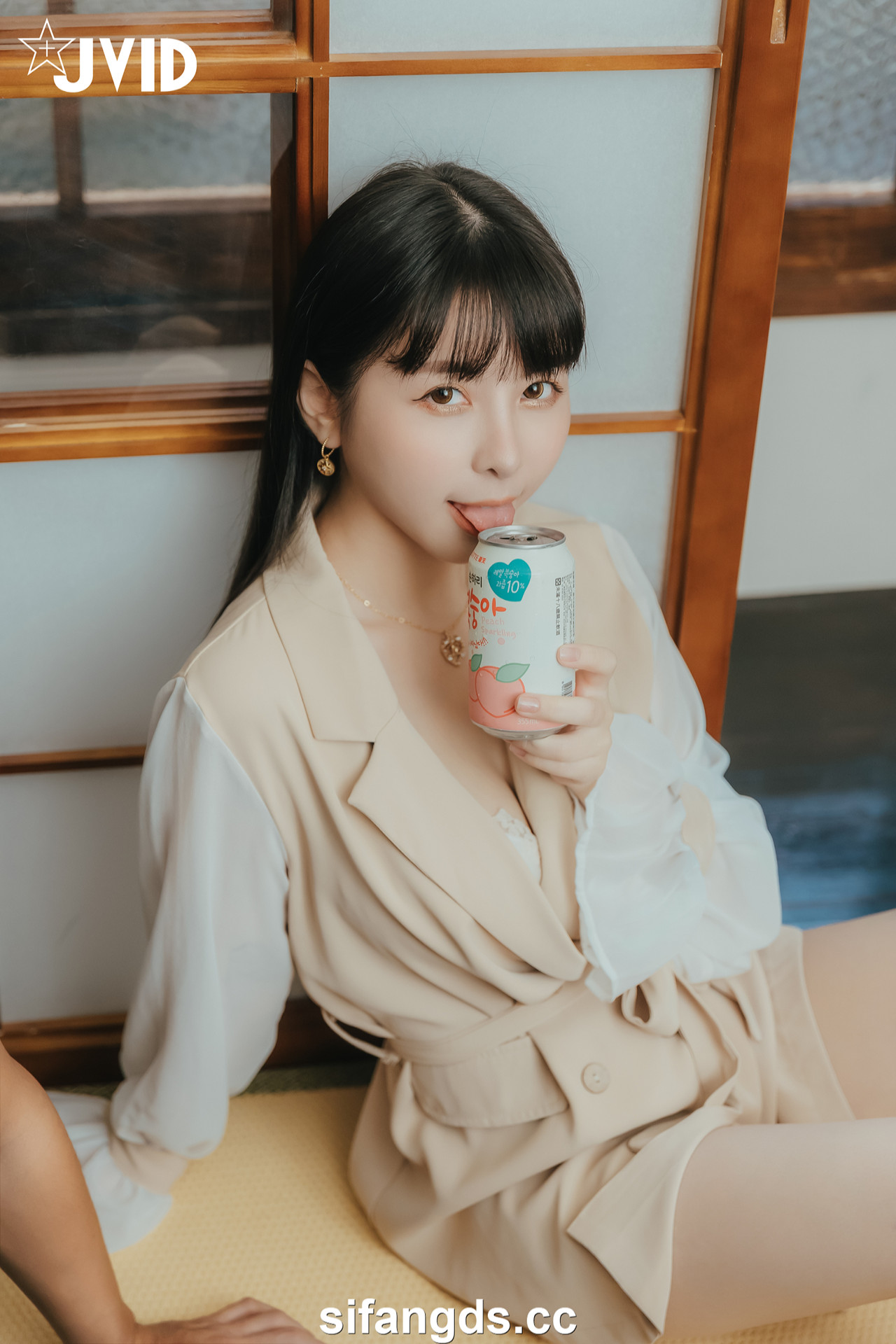 JVID 月台尼Tiny – 🔞女大生交友不慎被學長們酒後亂性😖原本要慶祝Tiny拿到獎學金💰現在身上都是獎學……精🥛🔞 Set.01