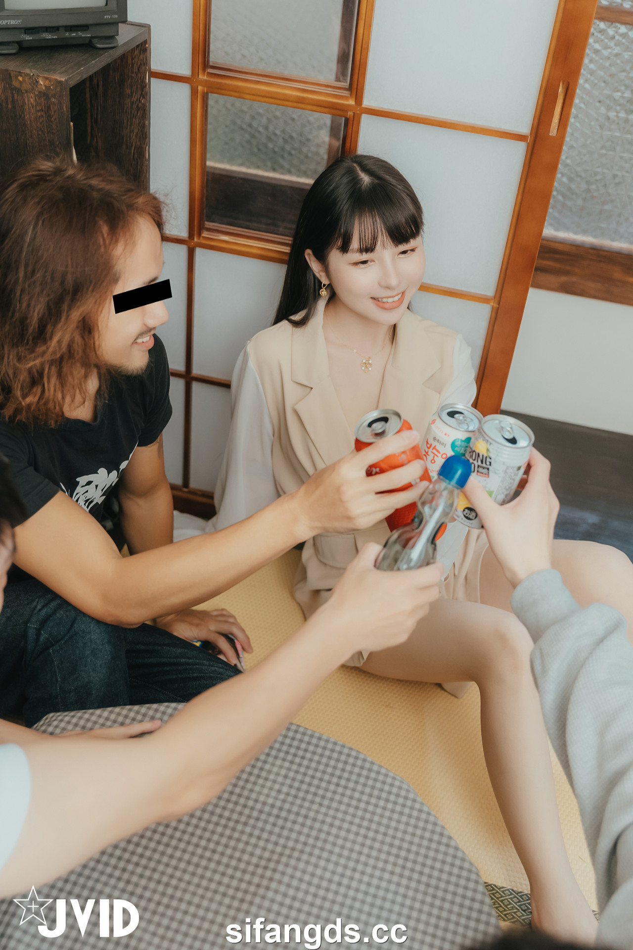 JVID 月台尼Tiny – 🔞女大生交友不慎被學長們酒後亂性😖原本要慶祝Tiny拿到獎學金💰現在身上都是獎學……精🥛🔞 Set.01