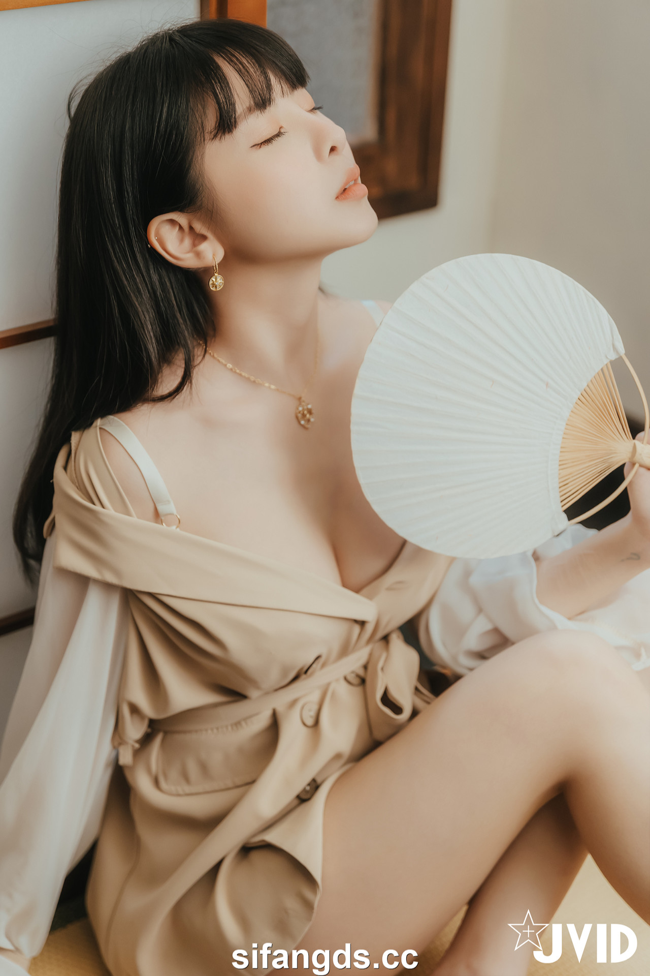 JVID 月台尼Tiny – 🔞女大生交友不慎被學長們酒後亂性😖原本要慶祝Tiny拿到獎學金💰現在身上都是獎學……精🥛🔞 Set.01