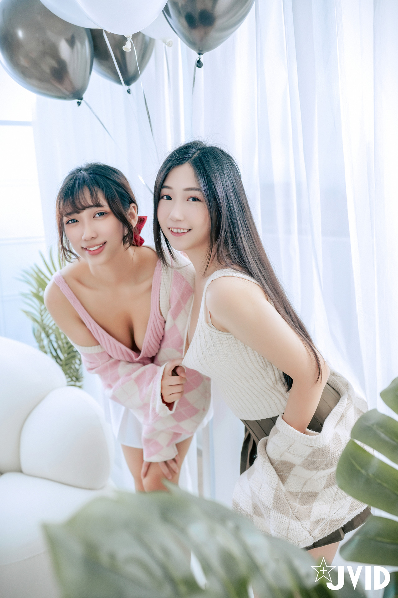 JVID 井野奈 & 肉包 – 色慾融合の閨蜜慶生派對 Set.02