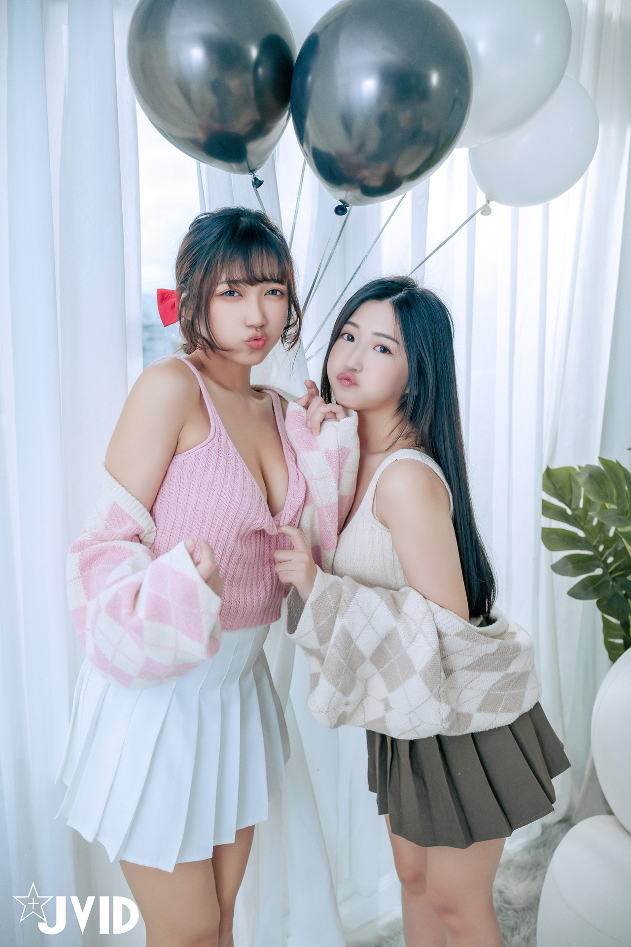 JVID 井野奈 & 肉包 – 色慾融合の閨蜜慶生派對 Set.02