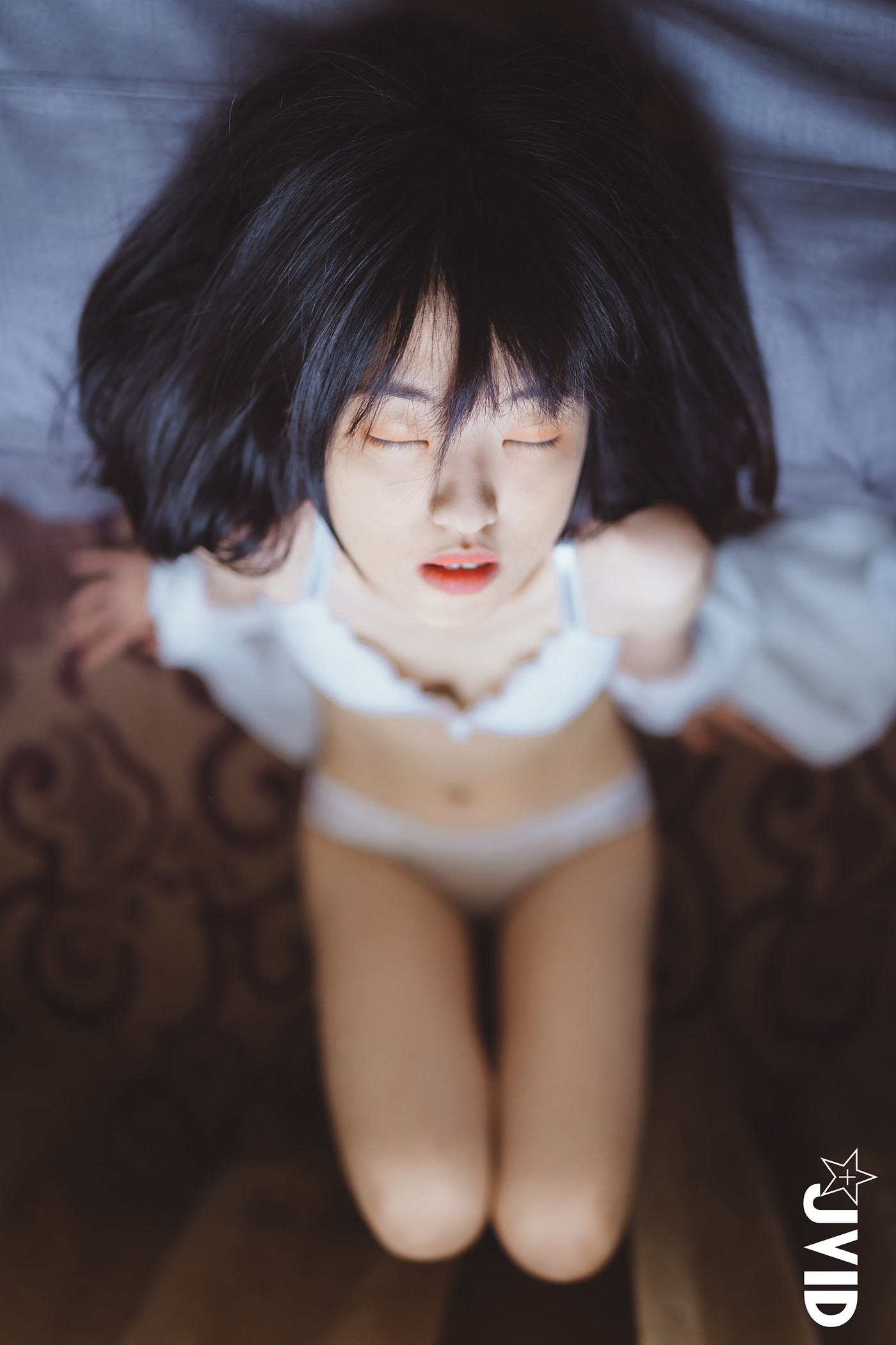JVID 全裸無碼 18歲女高中生 缺錢全奉獻!!陪大家過好年~!! Set.01